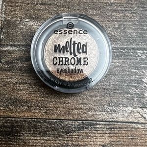 Essence Melted Chrome Eyeshadow in Golden Crown